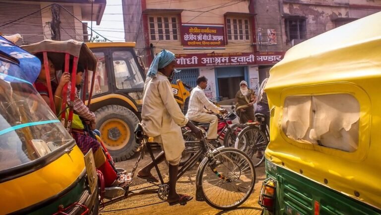 गाजीपुर: 23 करोड़ का एमआरएफ सेंटर बना, फिर भी सूखदेवपुर में डंप हो रहा शहर का कूड़ा
